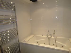 jacuzzi bath- click for photo gallery